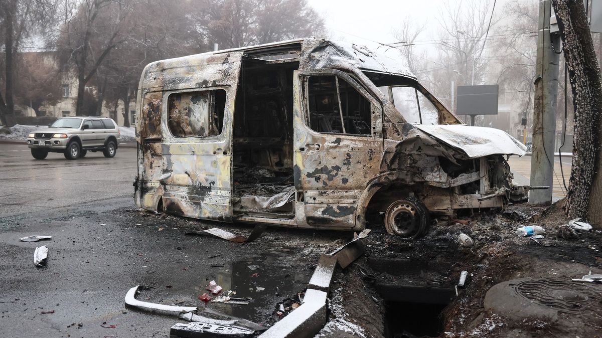 V Almaty pokračují ozbrojené střety. Úřady hlásí už 164 obětí